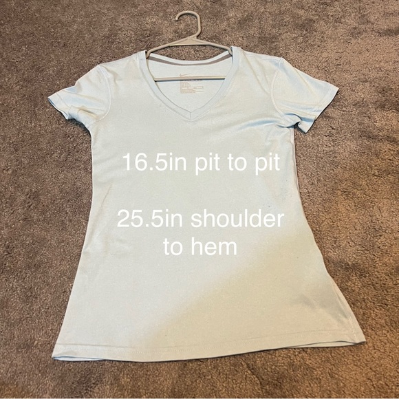 🔟 Nike Dri-fit short sleeve V neck top. Regular fit. Size X-Small.